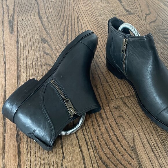 Timberland Shoes - NWOT Timberland Black Leather Booties with Zip Size 7